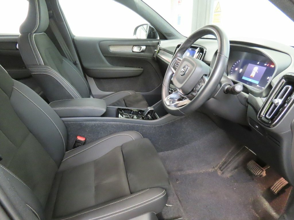 Volvo XC40 2L Plus Dark Black #6