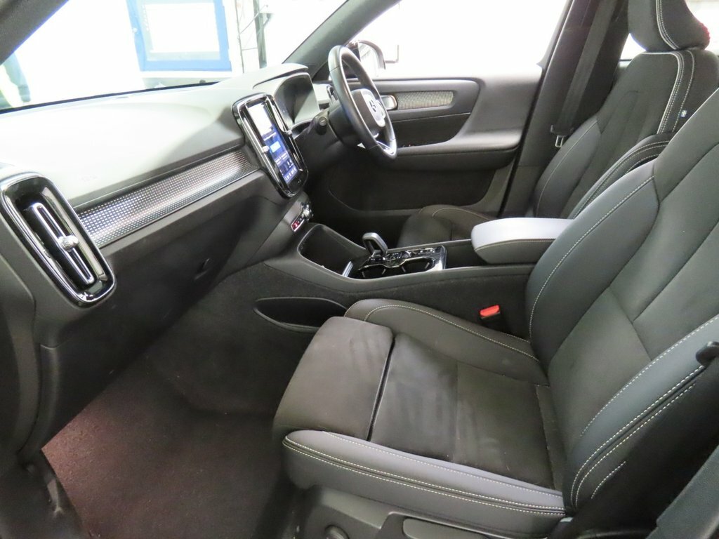 Volvo XC40 Ultimate, B3 Mild Hybrid, Dark 20 Alloys Silver #7