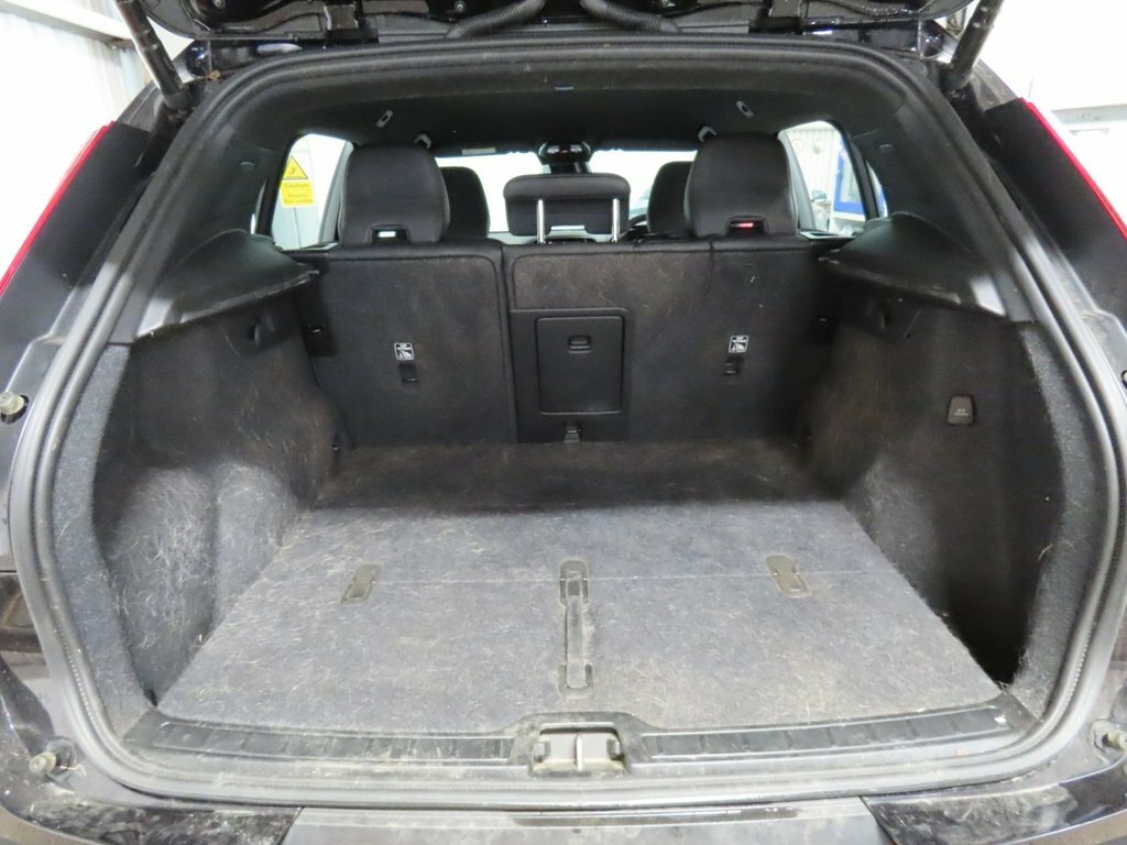 Volvo XC40 Ultimate, B3 Mild Hybrid, Dark 20 Alloys Silver #10