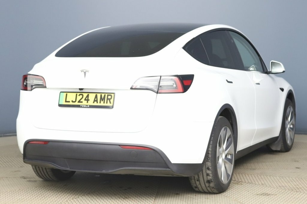Tesla Model Y Suv LJ24AMR White #4