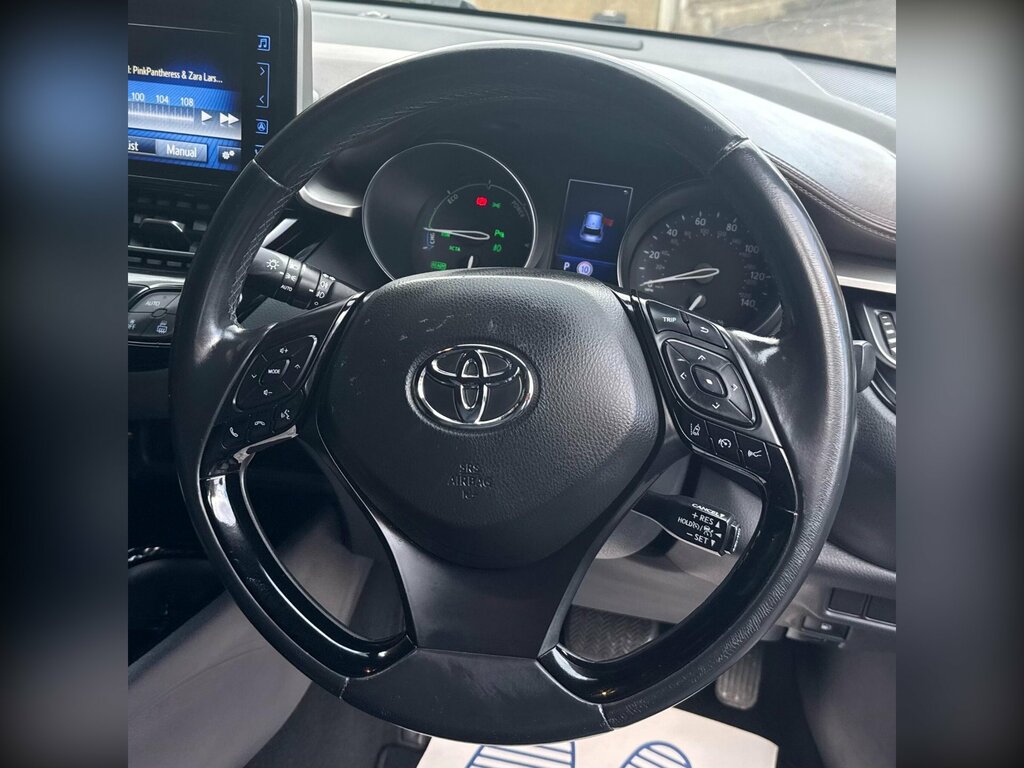 Toyota C-Hr Design White #23