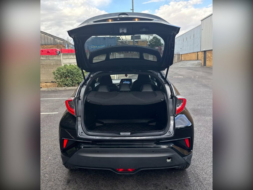 Toyota C-Hr Design White #17