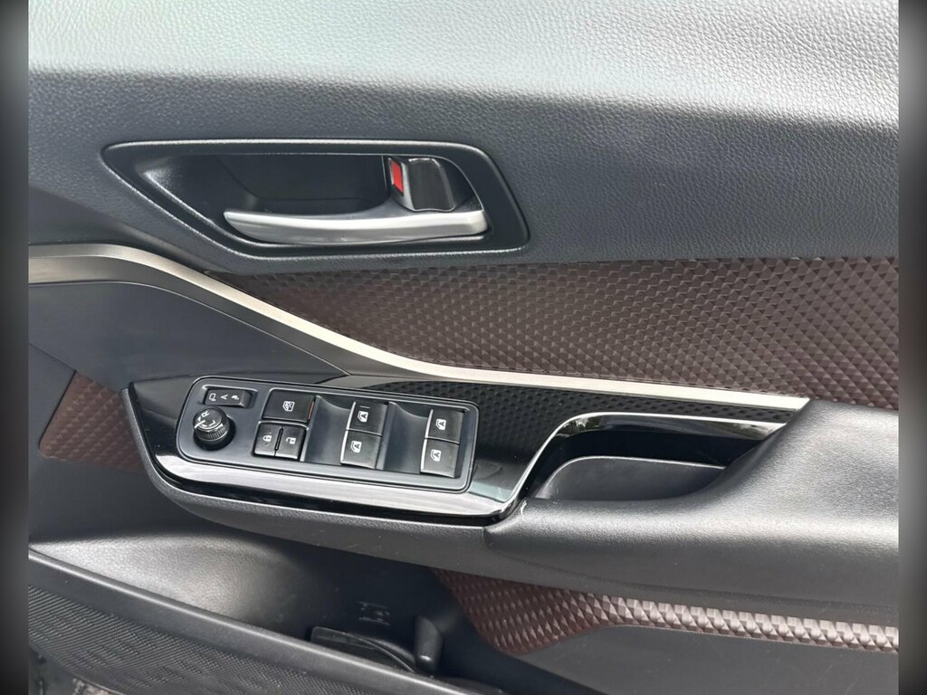 Toyota C-Hr Design White #19