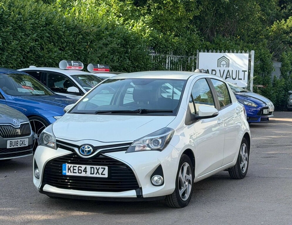 Toyota Yaris Hatchback 1.5 Vvt-h Icon E-cvt Euro 6 201564 KE64DXZ White #3