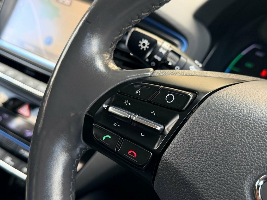 Hyundai Ioniq Hatchback Blue #32