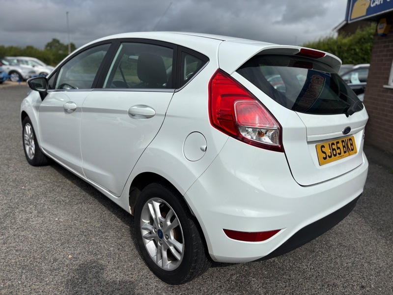 Ford Fiesta Zetec White #5