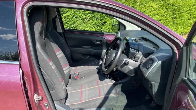 Peugeot 108 1.2 Vti Feline Red #23