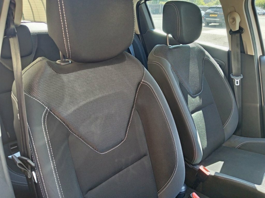 Renault Clio Clio Play Tce White #3