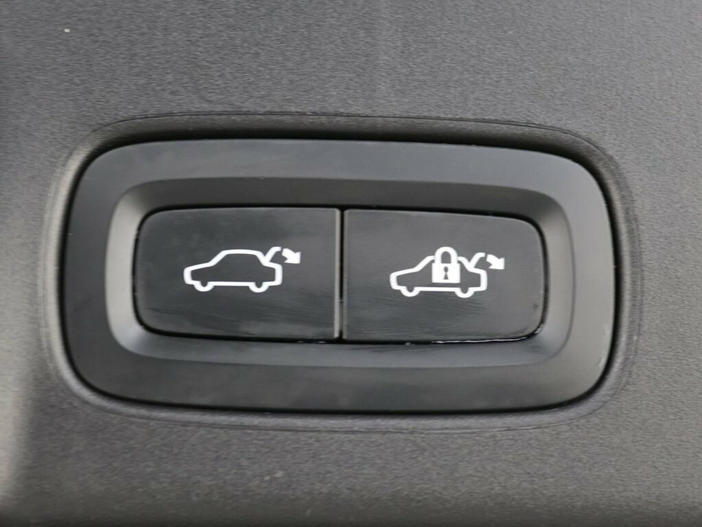 Volvo V90 Cross Country Plus Black #28
