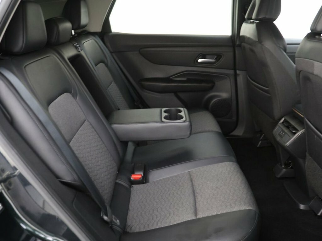 Nissan Ariya 87Kwh Evolve Suv 22Kw Charger 2 Black #21
