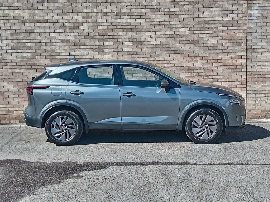 Nissan Qashqai 1.3 Dig-t Mh 158 Premiere Edition Xtronic White #3