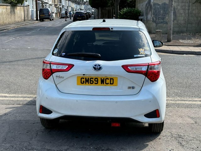 Toyota Yaris 1.5 Vvt-h Excel Hatchback Hybrid E-cvt GM69WCD White #4