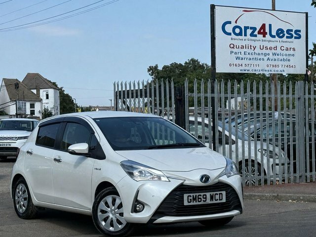 Toyota Yaris 1.5 Vvt-h Excel Hatchback Hybrid E-cvt GM69WCD White