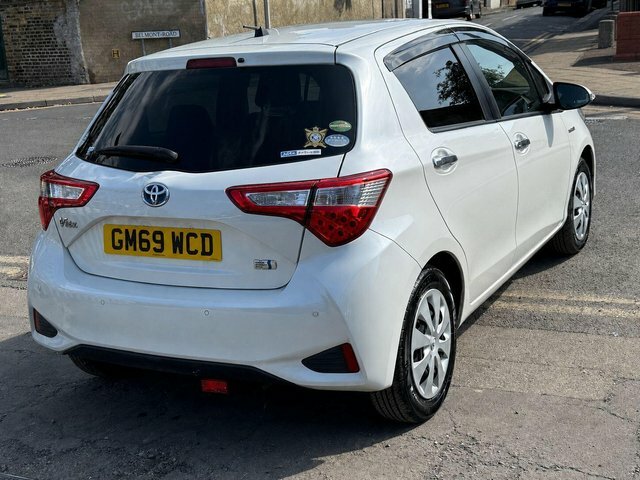 Toyota Yaris 1.5 Vvt-h Excel Hatchback Hybrid E-cvt GM69WCD White #5