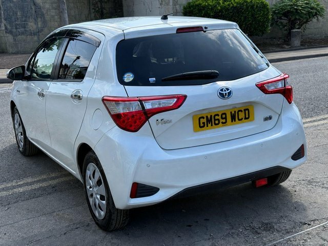 Toyota Yaris 1.5 Vvt-h Excel Hatchback Hybrid E-cvt GM69WCD White #6
