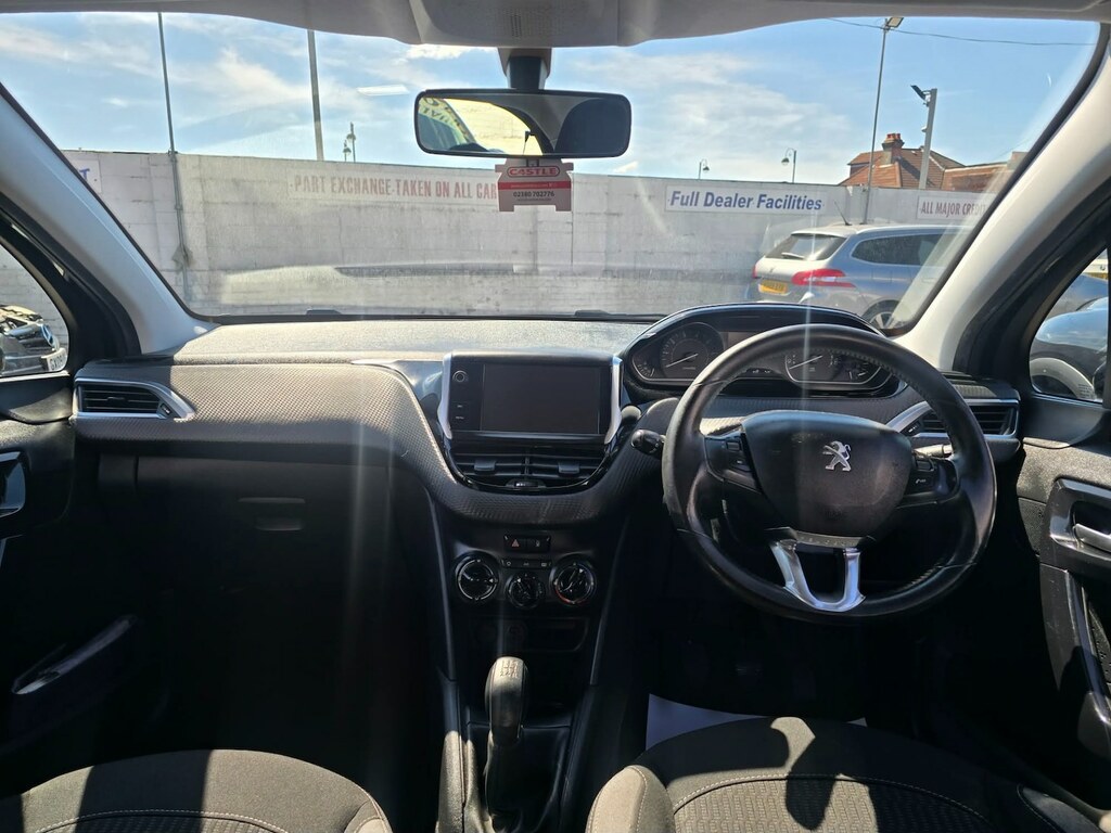 Peugeot 208 Gti Prestige White #11