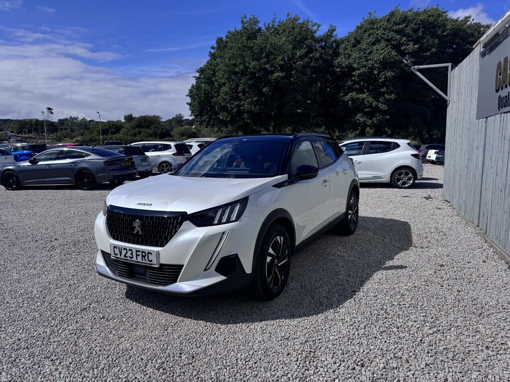 Peugeot 2008 Puretech Gt White #4