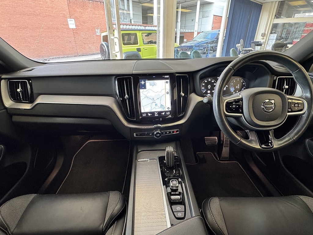 Volvo XC60 B5 Mhev R-design U6479 Ulez Silver #2