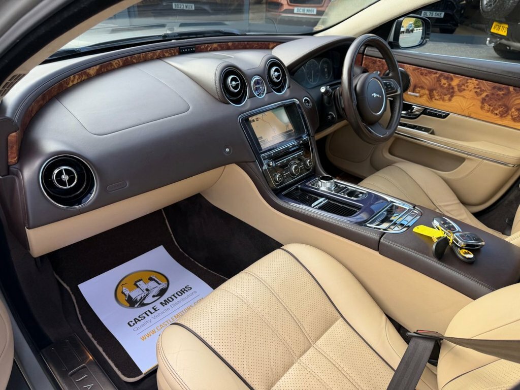 Jaguar XJ Saloon 3.0D V6 Portfolio Euro 5 201060 #17