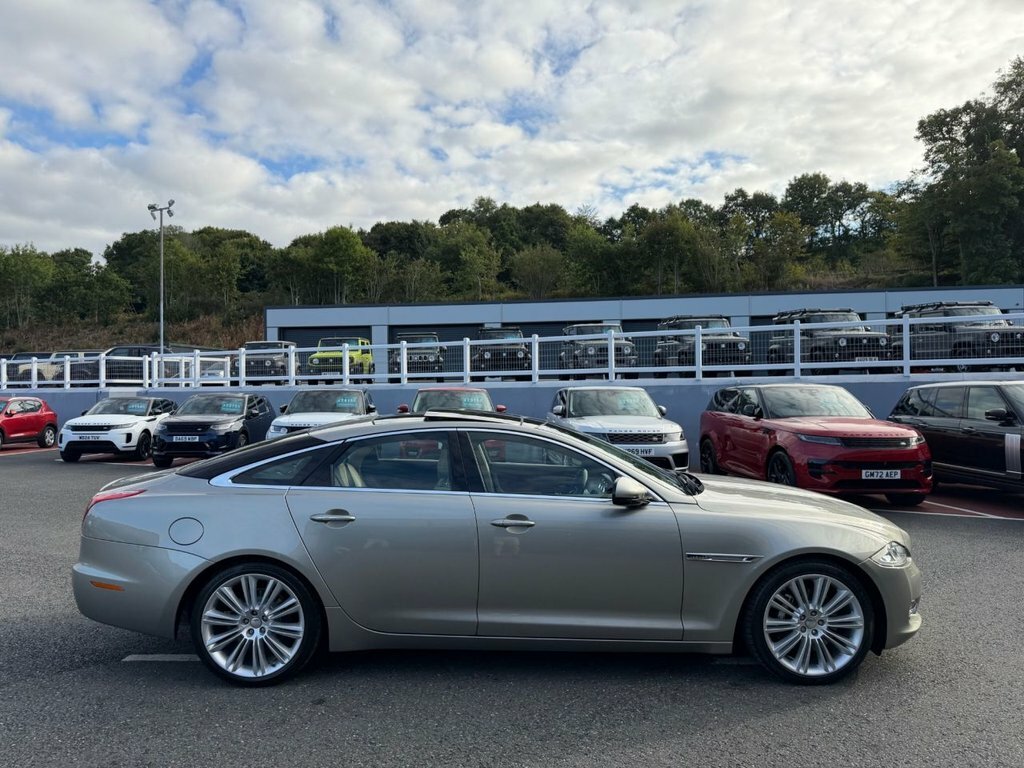 Jaguar XJ Saloon 3.0D V6 Portfolio Euro 5 201060 #7
