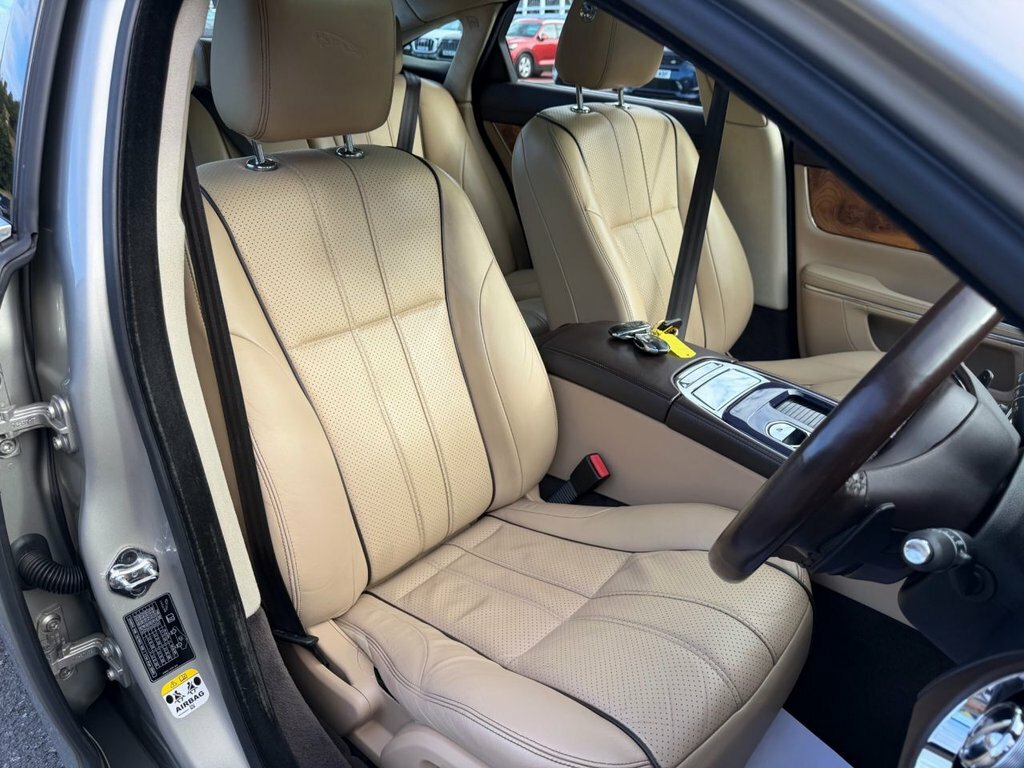 Jaguar XJ Saloon 3.0D V6 Portfolio Euro 5 201060 #11