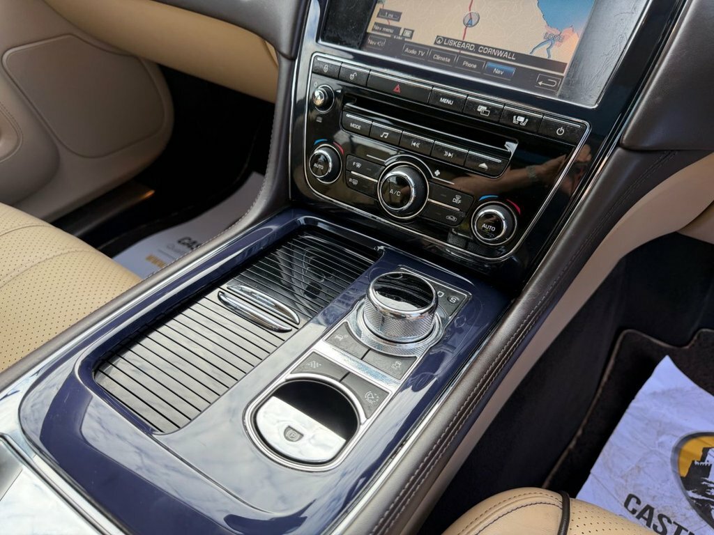 Jaguar XJ Saloon 3.0D V6 Portfolio Euro 5 201060 #15