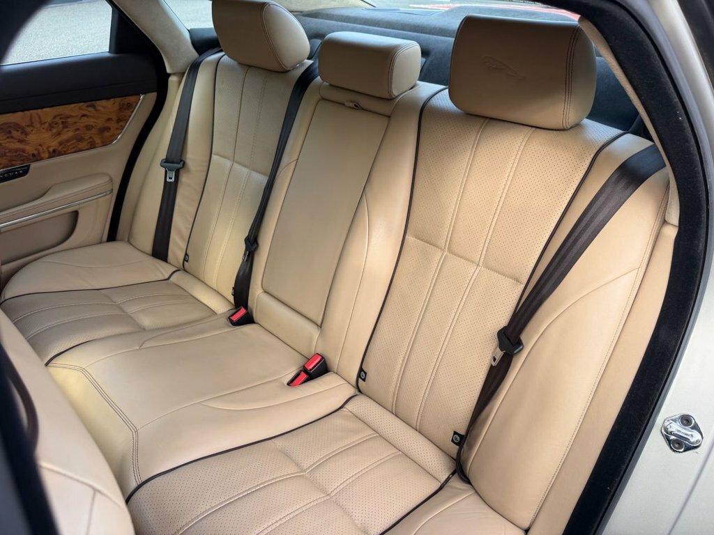 Jaguar XJ Saloon 3.0D V6 Portfolio Euro 5 201060 #19