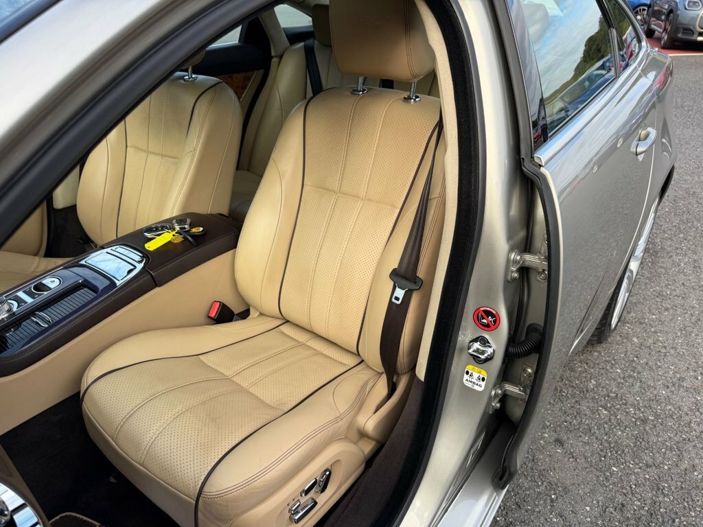 Jaguar XJ Saloon 3.0D V6 Portfolio Euro 5 201060 #18