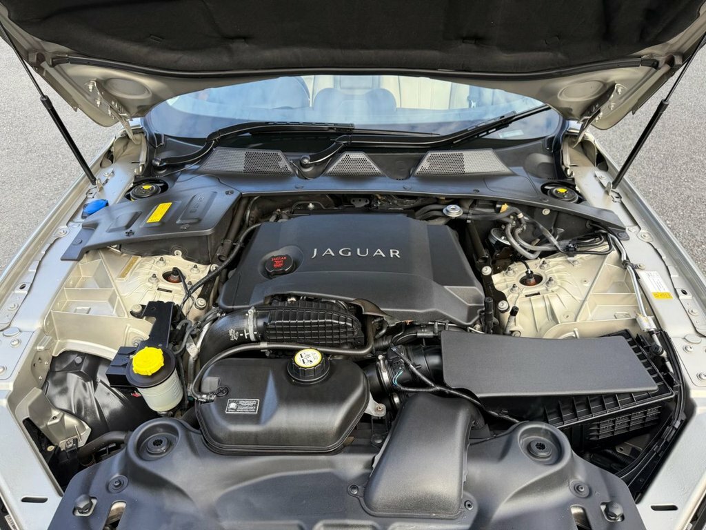Jaguar XJ Saloon 3.0D V6 Portfolio Euro 5 201060 #25