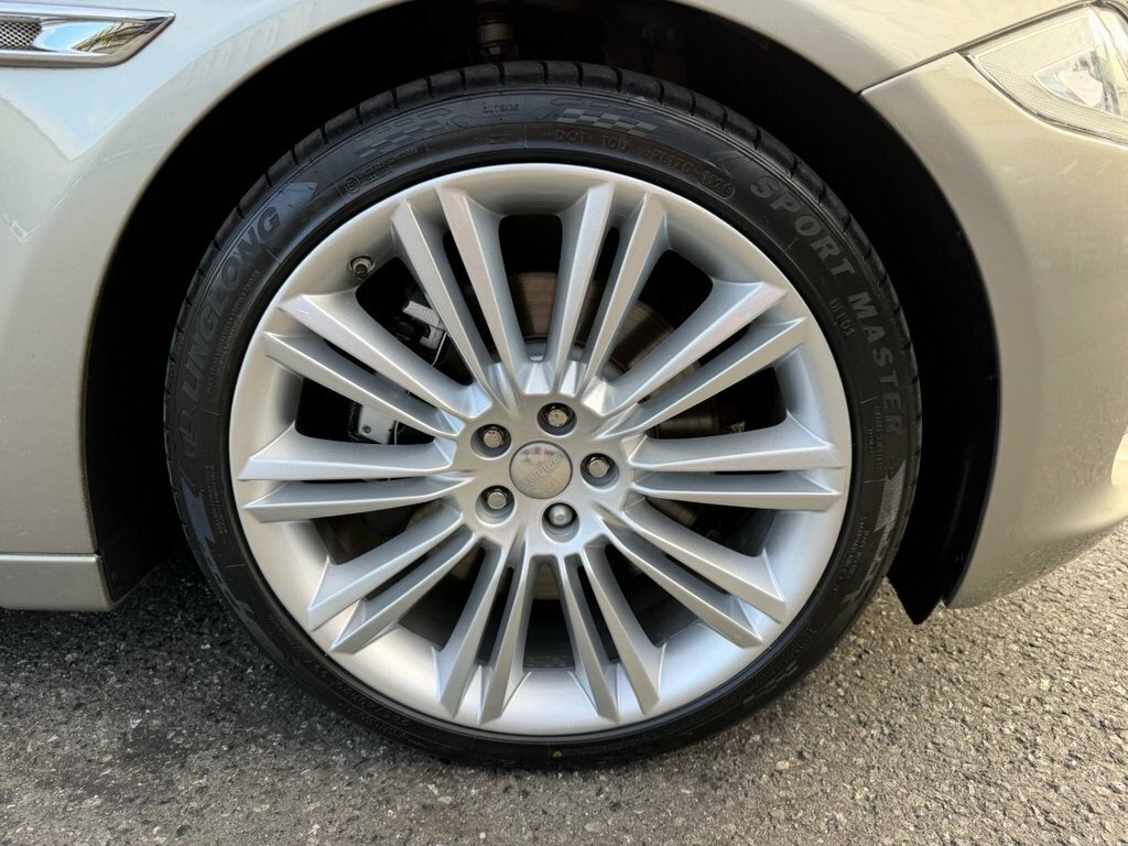 Jaguar XJ Saloon 3.0D V6 Portfolio Euro 5 201060 #8