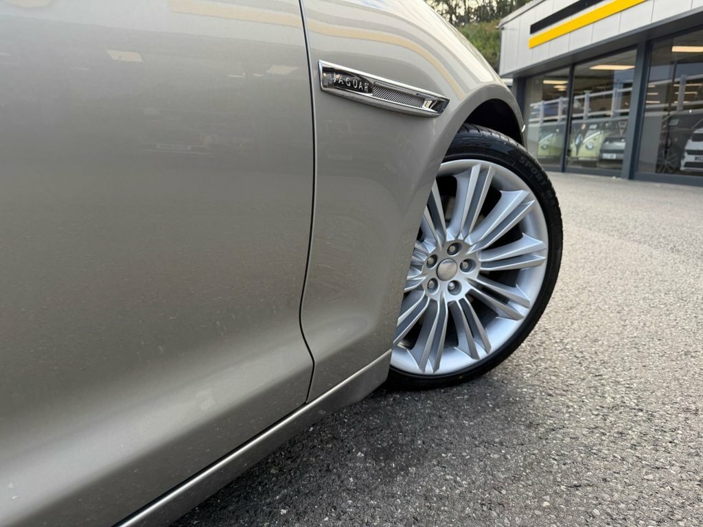 Jaguar XJ Saloon 3.0D V6 Portfolio Euro 5 201060 #24
