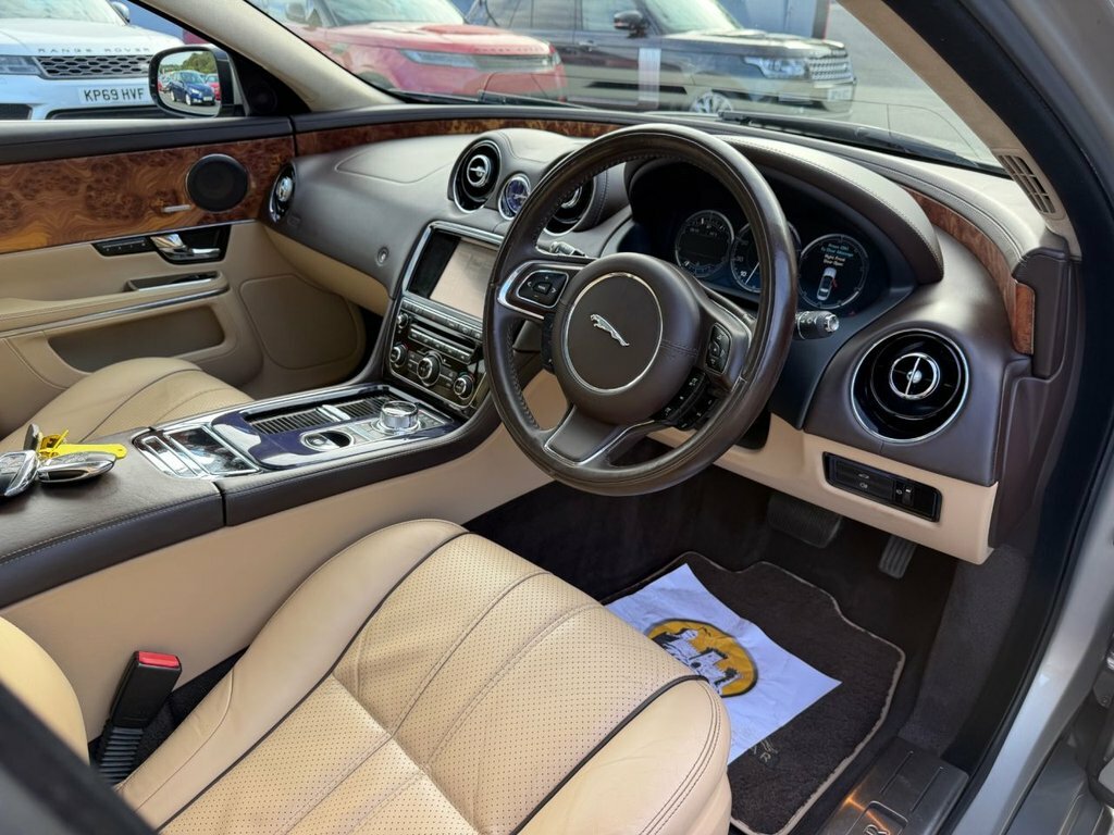 Jaguar XJ Saloon 3.0D V6 Portfolio Euro 5 201060 #10