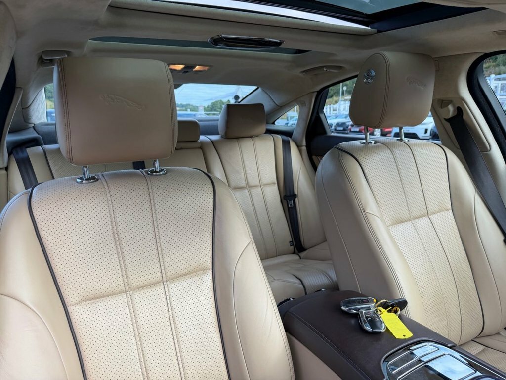 Jaguar XJ Saloon 3.0D V6 Portfolio Euro 5 201060 #33