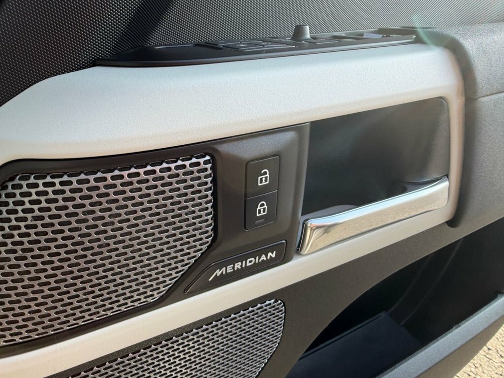 Land Rover Defender 110 Land Rover Estate 3.0 D300 X-dynamic Se 110 Grey #29