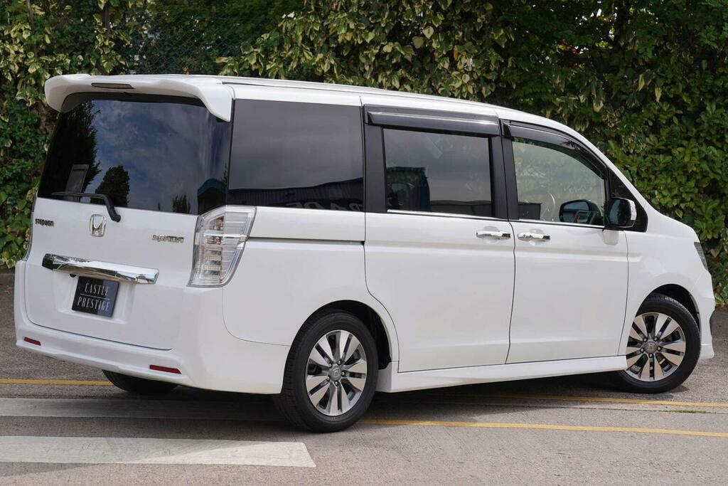 Honda StepWagon 2.0 Spada Z Inter Navi Selection 8 Seats IMP712 White #4