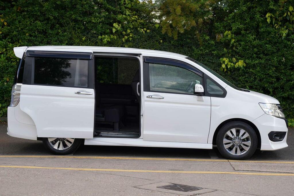 Honda StepWagon 2.0 Spada Z Inter Navi Selection 8 Seats IMP712 White #3