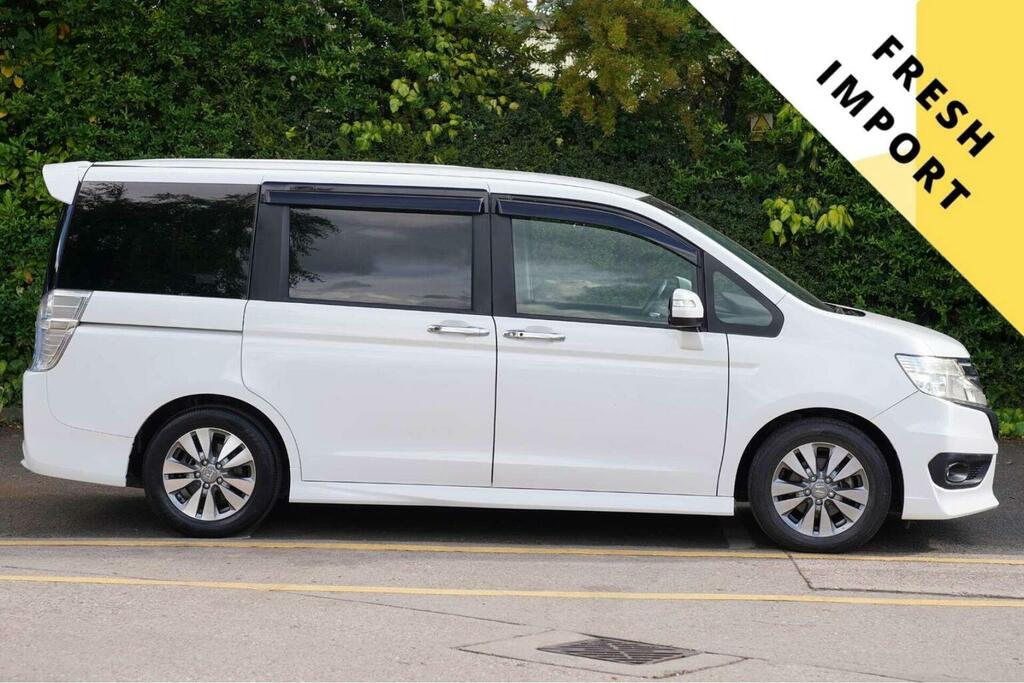 Honda StepWagon 2.0 Spada Z Inter Navi Selection 8 Seats IMP712 White #2