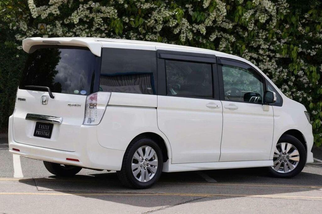 Honda StepWagon Mpv 2.0 Spada Z 8 Seats 201111 White #4