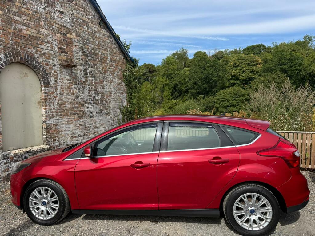 Ford Focus Titanium Red #3