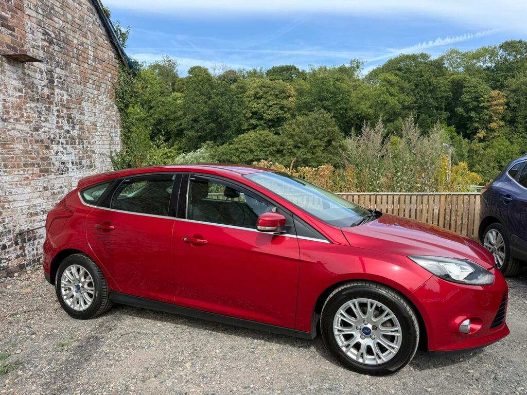 Ford Focus Titanium Red #2