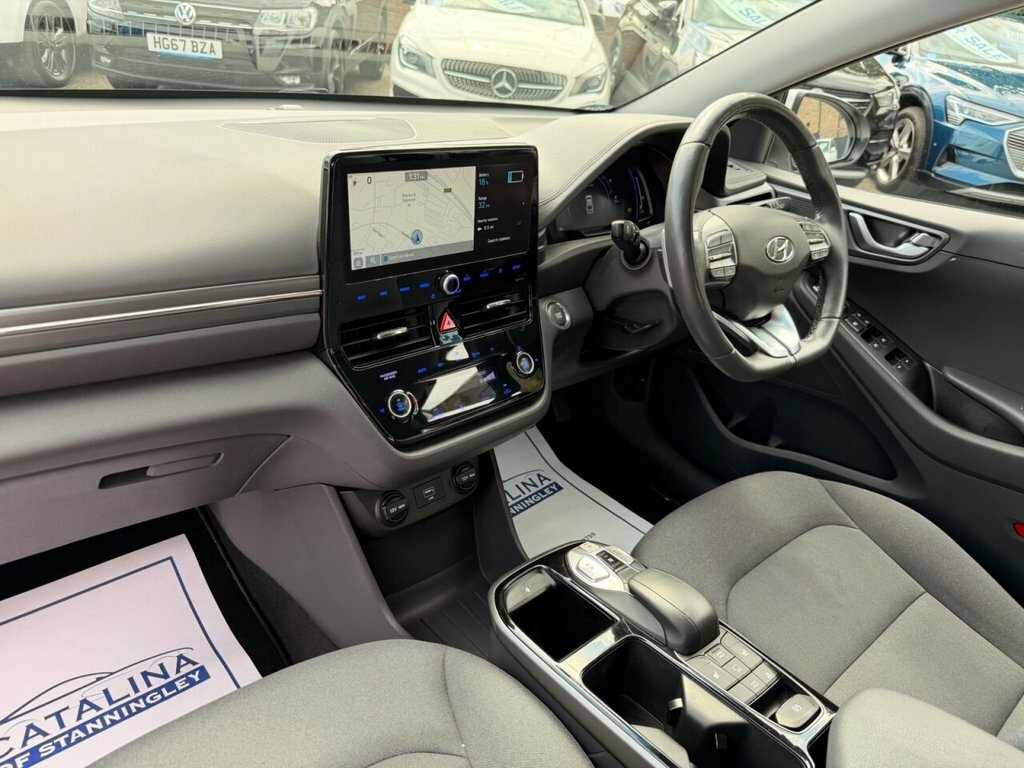 Hyundai Ioniq Premium White #6