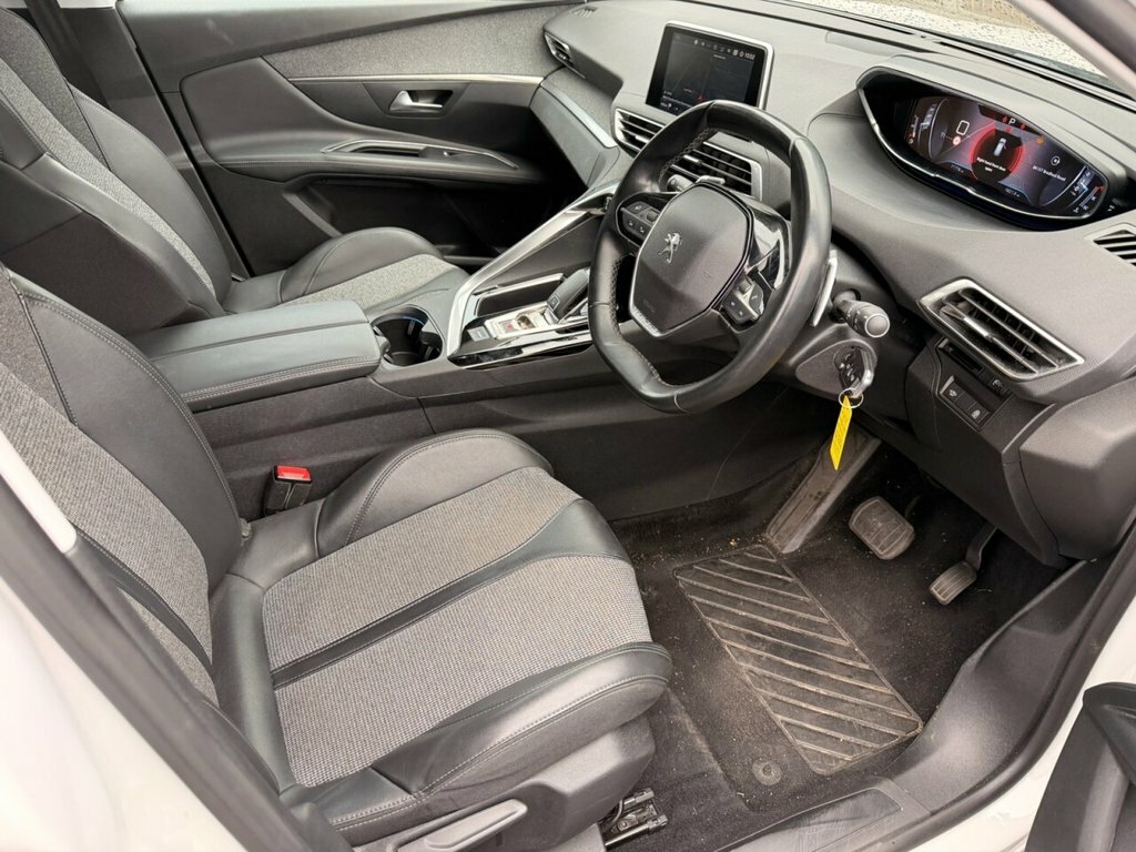 Peugeot 3008 1.2 Puretech Allure Red #9