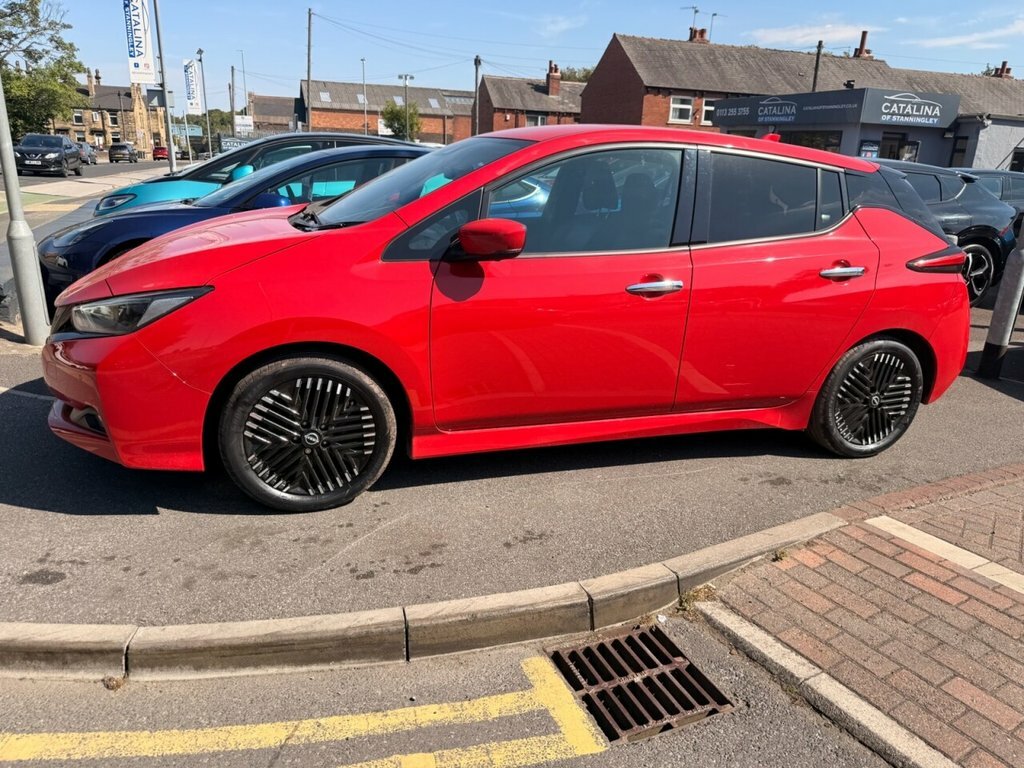 Nissan Leaf Hatchback Red #5