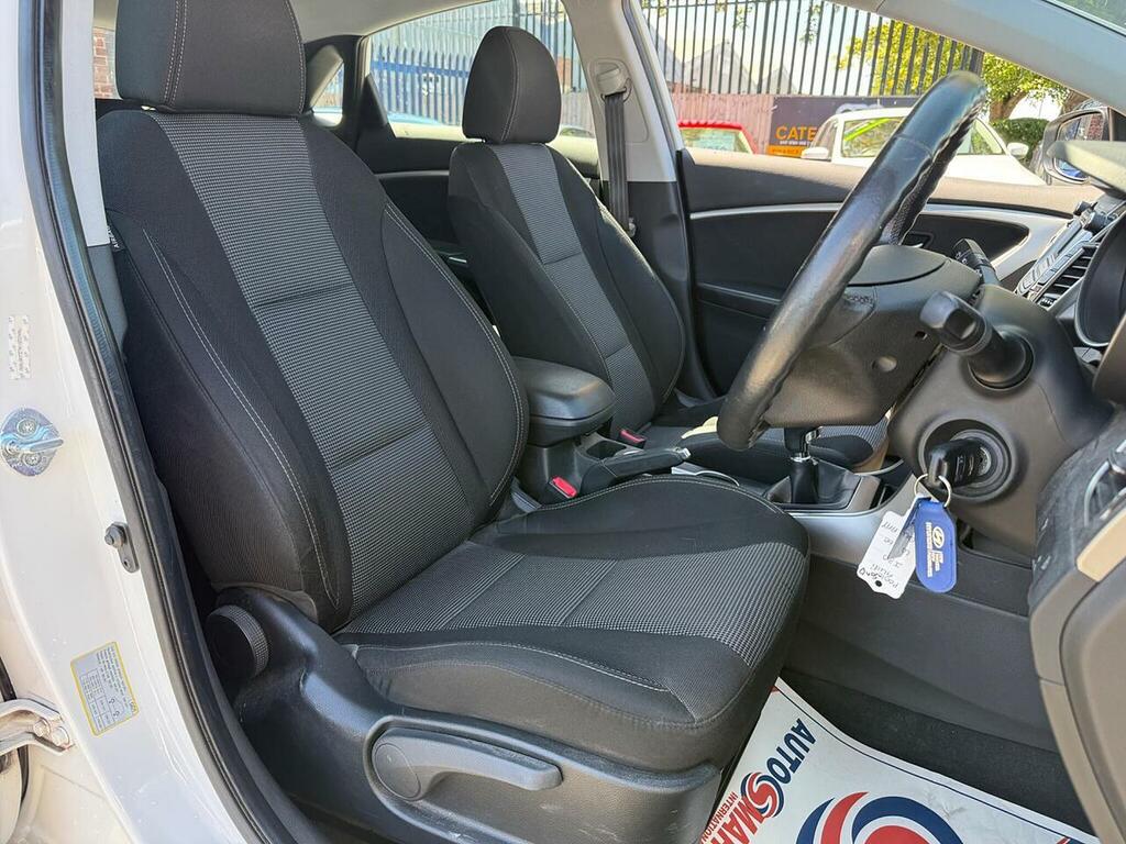 Hyundai I30 1.6 Crdi Style Euro 5 Silver #17