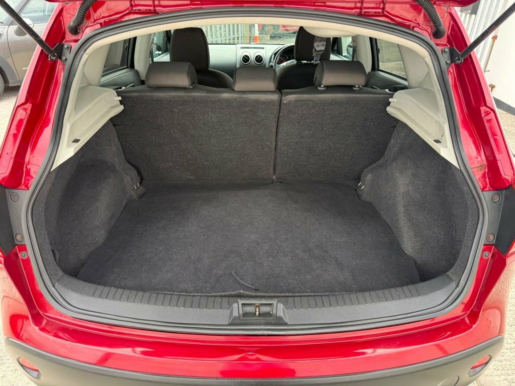 Nissan Qashqai Hatchback Beige #6