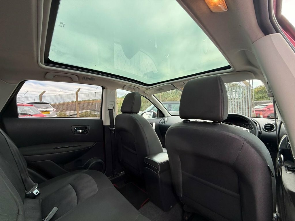 Nissan Qashqai Hatchback Beige #15