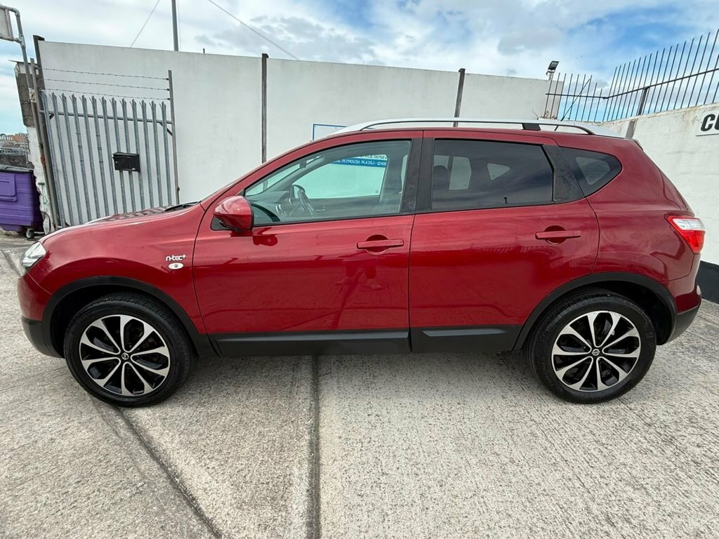 Nissan Qashqai Hatchback Beige #2