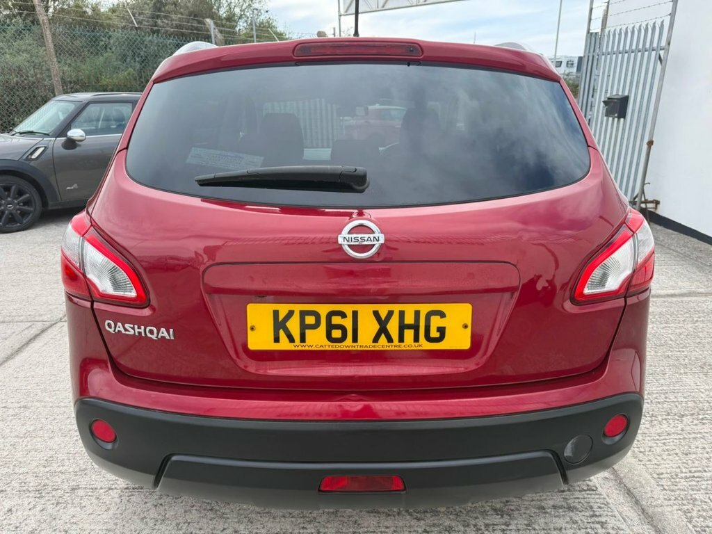 Nissan Qashqai Hatchback Beige #4