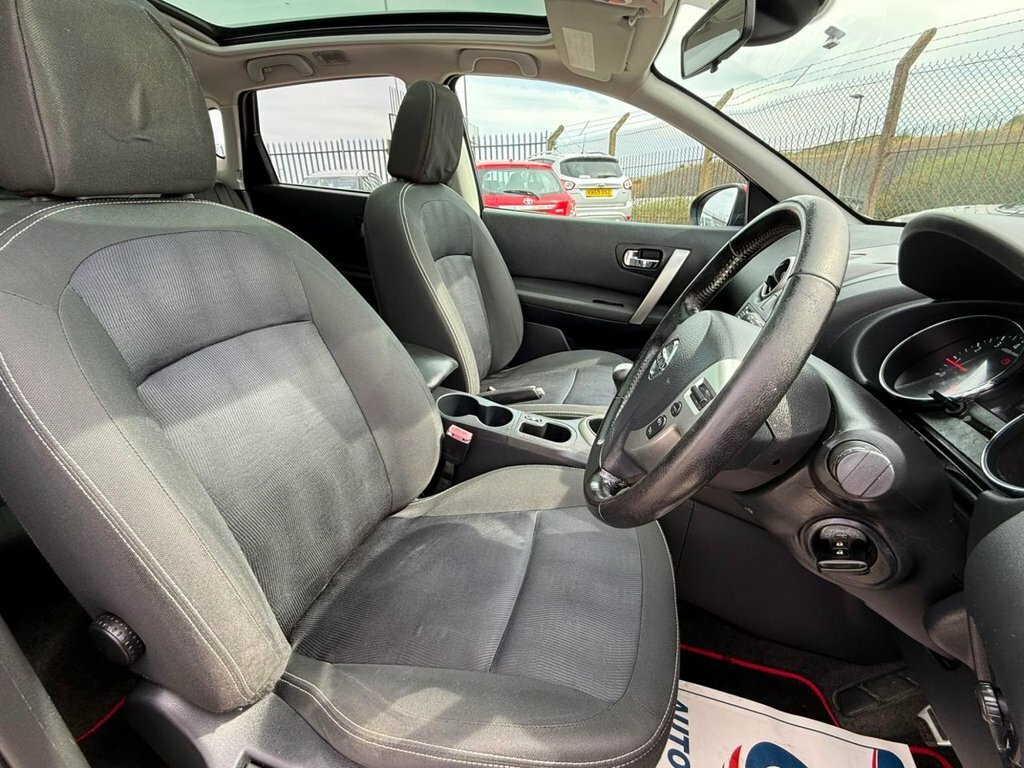 Nissan Qashqai Hatchback Beige #41