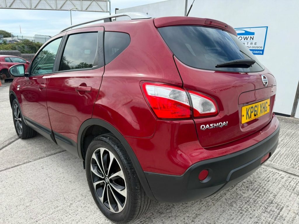 Nissan Qashqai Hatchback Beige #3